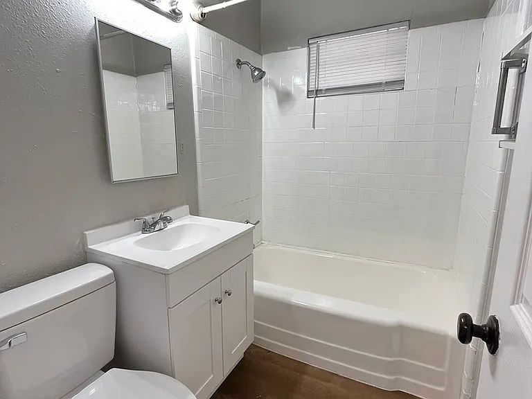 313 W Peach St — Photo 16