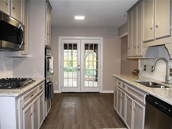 4th image of 2300 W Lake Dr