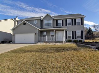 7512 Hampshire Dr NE, Cedar Rapids, IA 52402