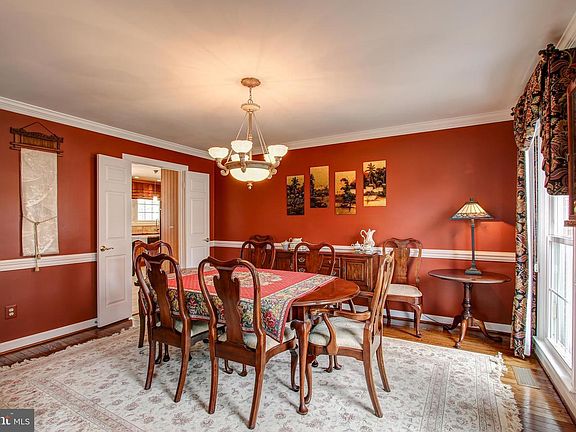 4th image of 15419 Snowhill Ln