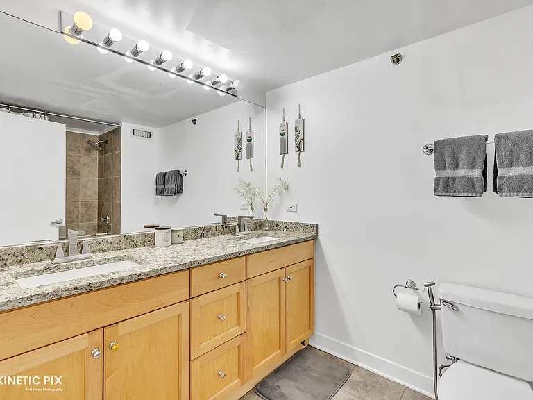 1 S Leavitt St #210 — Photo 9