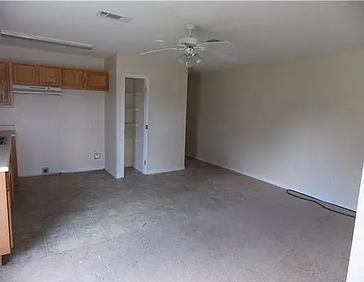 3 bed, 2138 sqft, $1,600 — Photo 2
