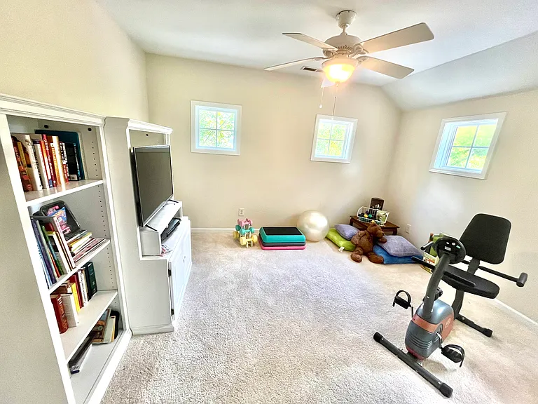 1105 Goldenview Ct — Photo 13