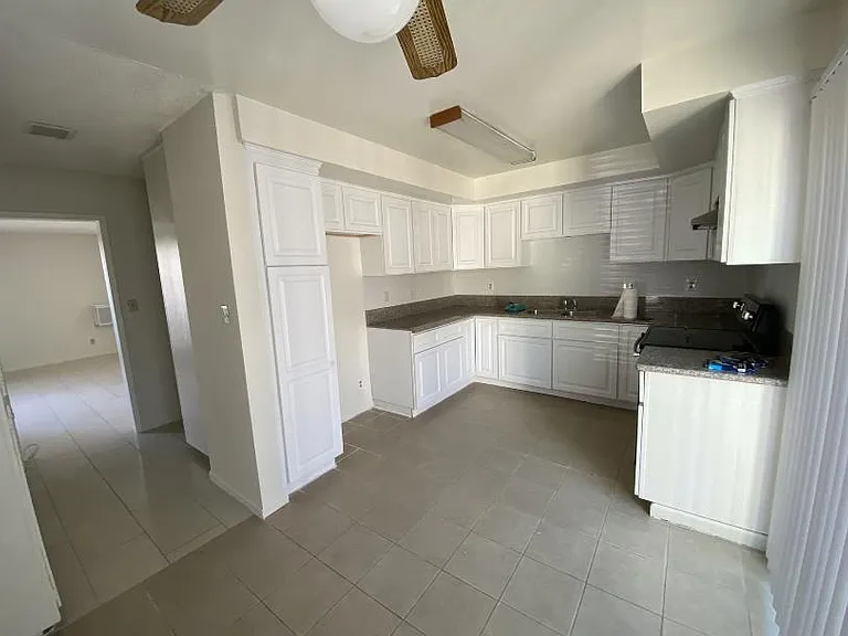 5817 Greenleaf Ave #A — Photo 6