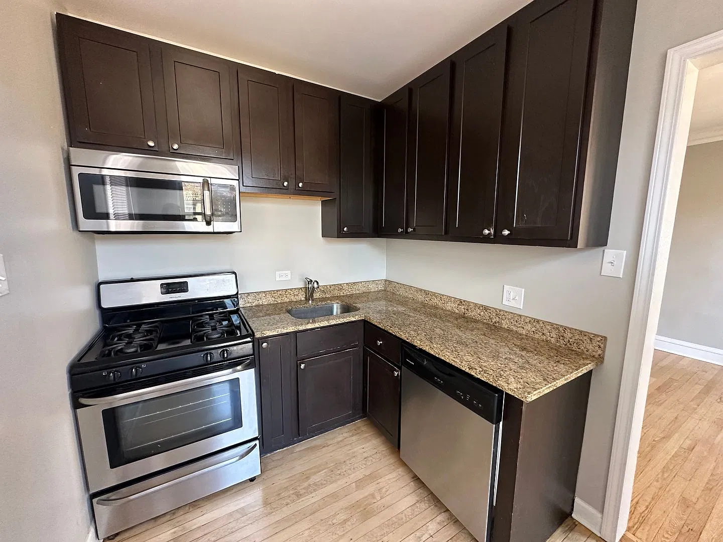 1 bed, 750 sqft, $1,400 — Photo 1