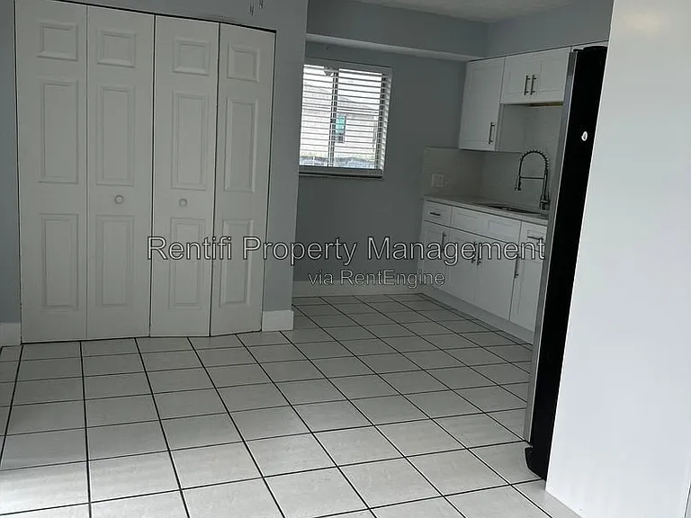 717 SE 9th St #A — Photo 17