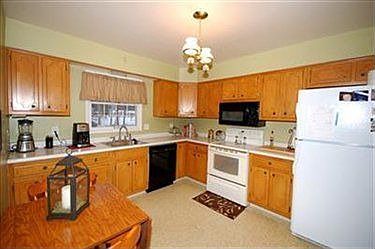 3rd image of 4017 Longhill Dr SE