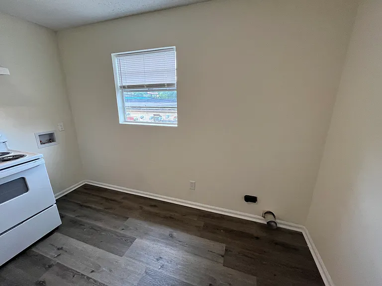313 Potts Dr #F — Photo 4