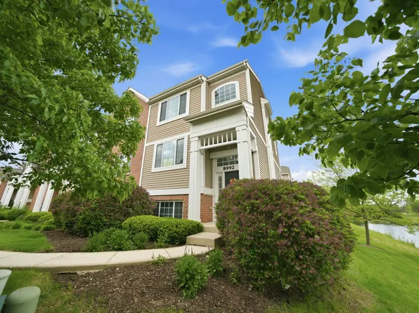 8992 Disbrow St, Huntley, IL 60142