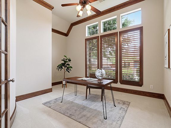 5th image of 929 Lairds Ln