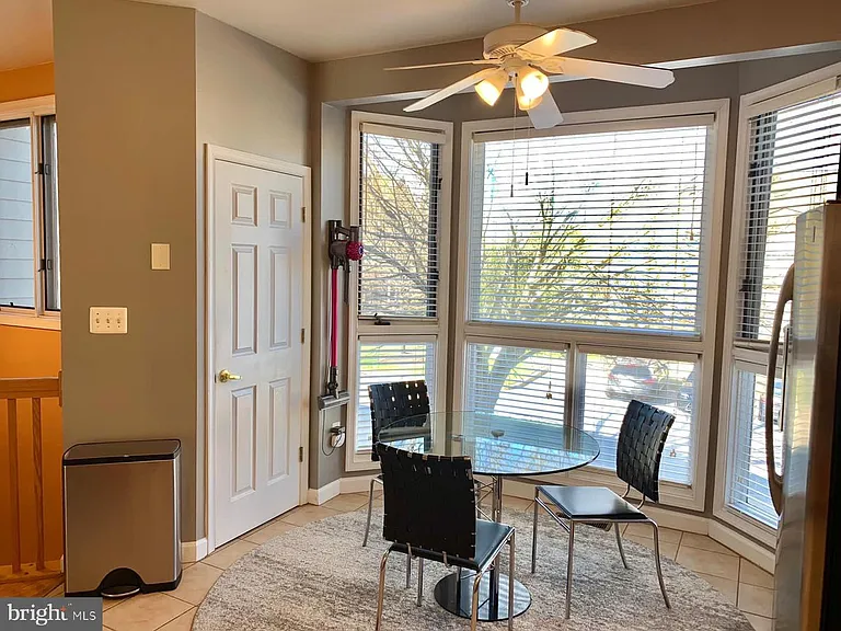 55 Taverngreen Ct — Photo 18