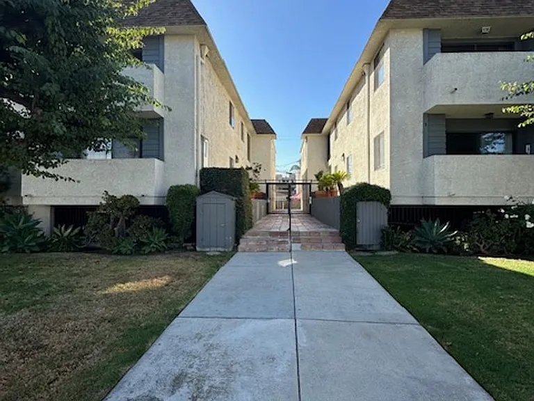 l10744 — Photo 7