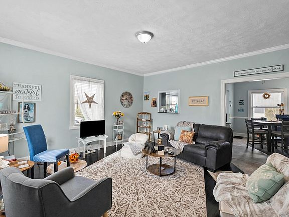 3rd image of 983 Oakleigh Ave