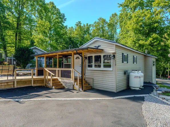 5355 Parkway E, Cosby, TN 37722