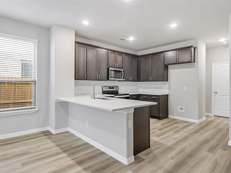 6717 Glimfeather Dr — Photo 4
