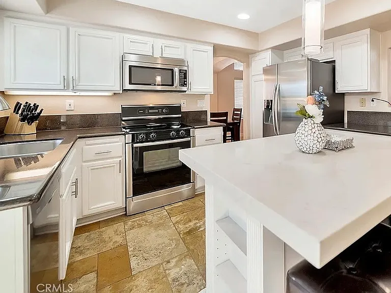 34 Santa Monica St — Photo 12