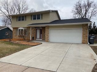 1904 Valley Vista Dr, Bettendorf, IA 52722