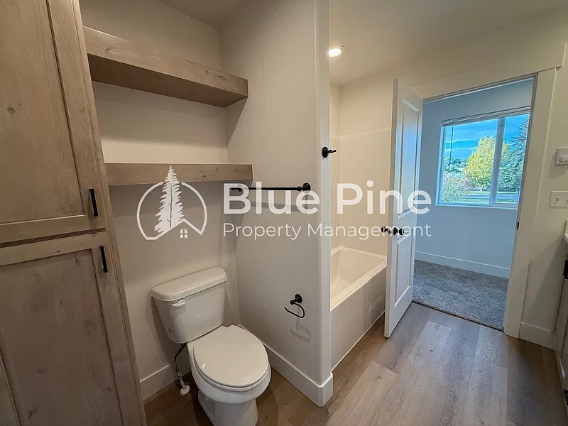 3 bed, 2.0 bath, 1796 sqft, $1,600 — Photo 3