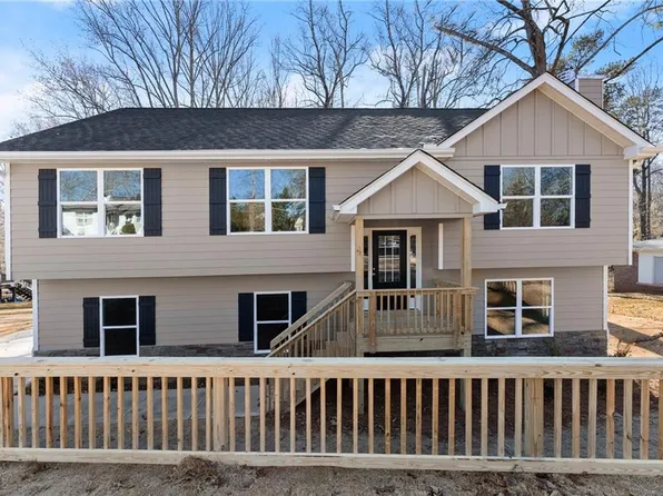 171 Hillcrest Dr, Commerce, GA 30529