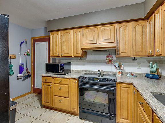 5th image of 2718 Mount Zion Ave