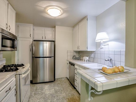 3rd image of 1073 Alta Mira Dr APT B