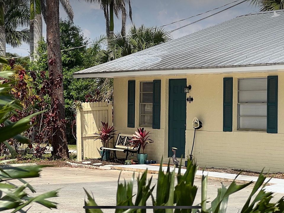 1st image of 721 SW Gardens Blvd