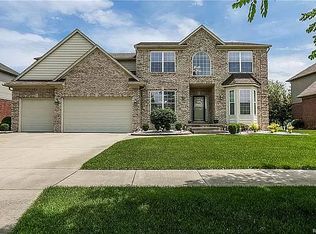 4786 Douglas Fir Dr, Troy, MI 48085