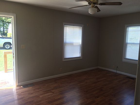 3rd image of 210 Kingwood St
