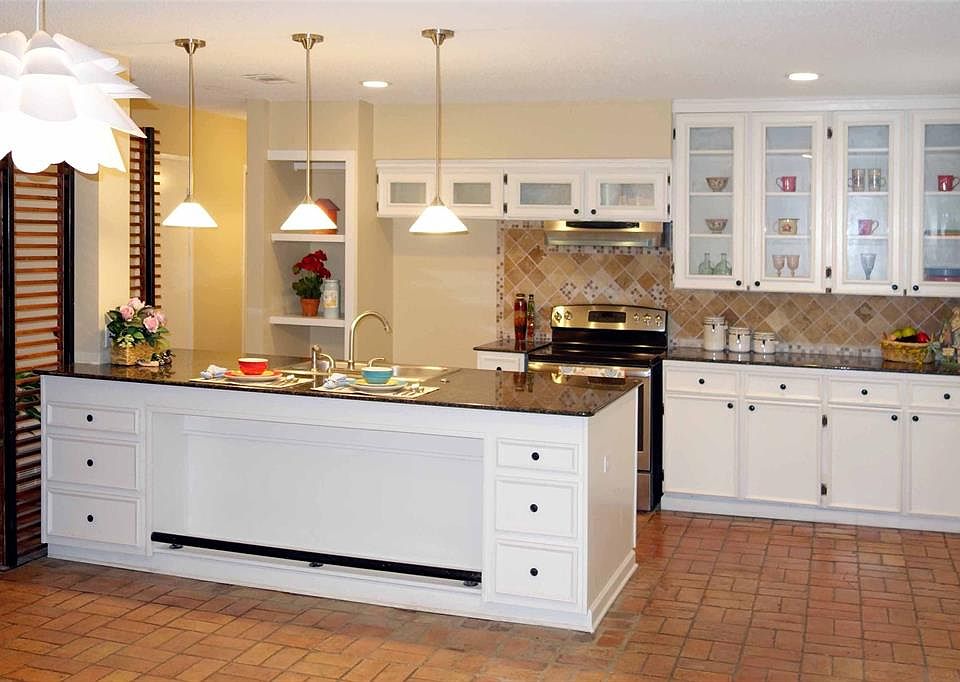 1st image of 307 Coral Cir