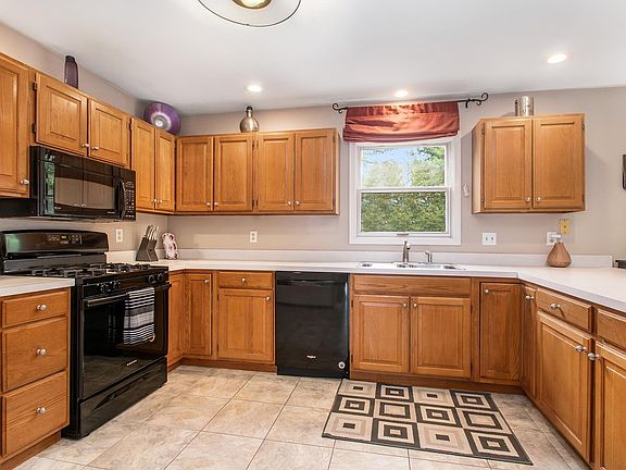 2nd image of 53904 Wintergreen Ct