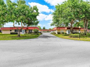852 Salem Ln, Lake Worth, FL 33467