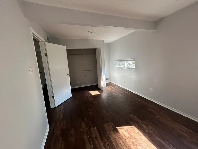 304 S Bayly Ave — Photo 9