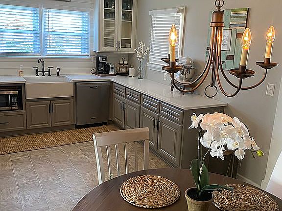 4th image of 1458 Mimosa Cir SE
