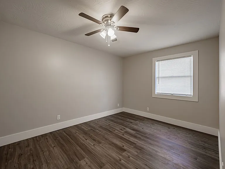 Montclair Point Condominiums — Photo 29