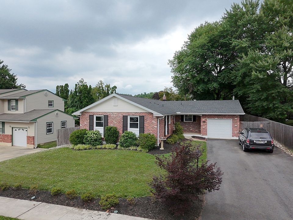 1st image of 3211 Carillon Dr
