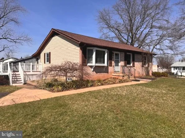 8304 Rolling Rd, Manassas, VA 20110