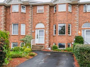 12 Russell Lake Dr, Dartmouth, NS B2W6E7