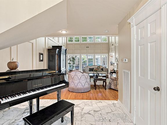 5th image of 9618 Windrush Dr