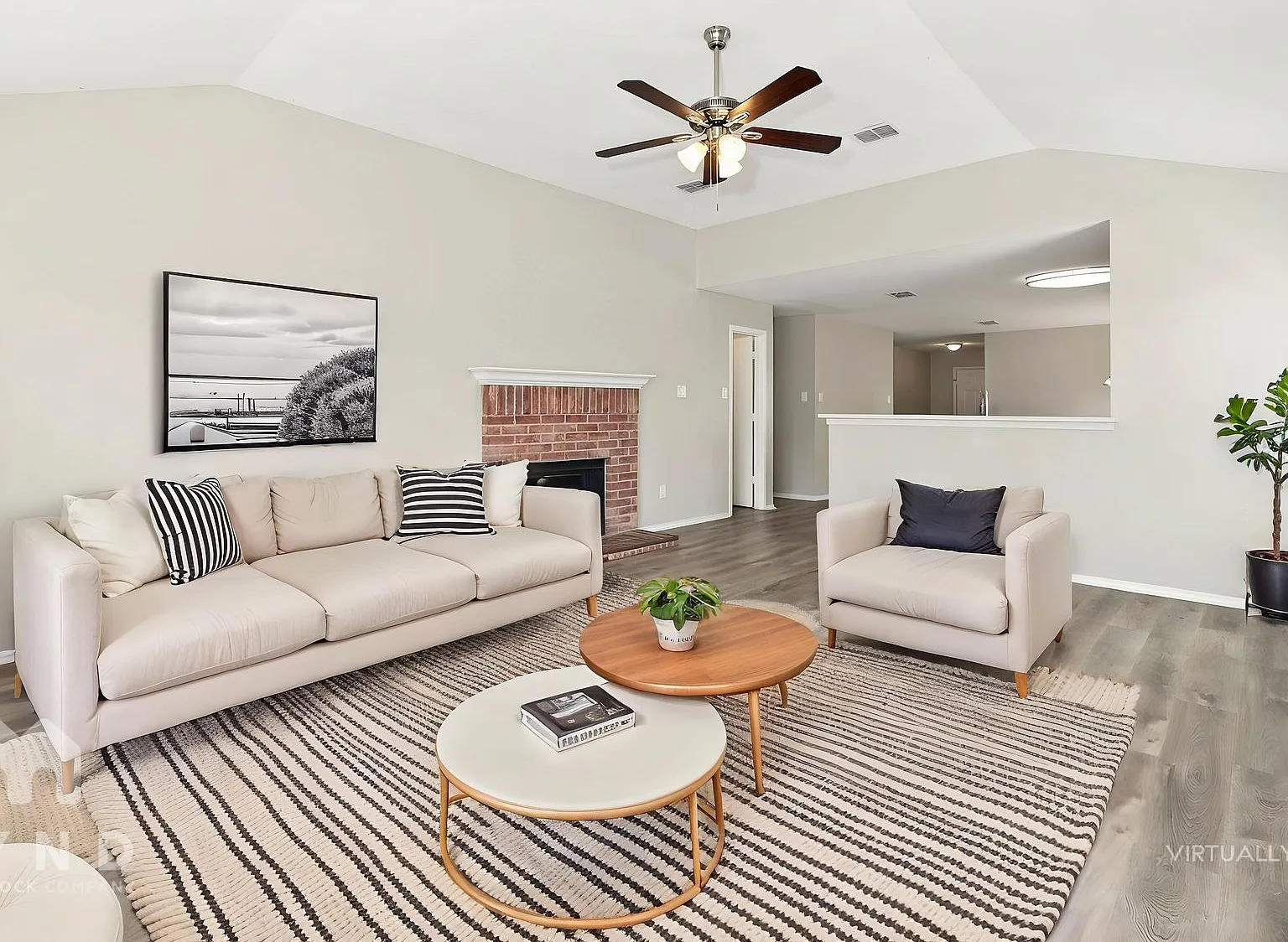3 bed, 2.0 bath, 1802 sqft, $2,145 — Photo 2