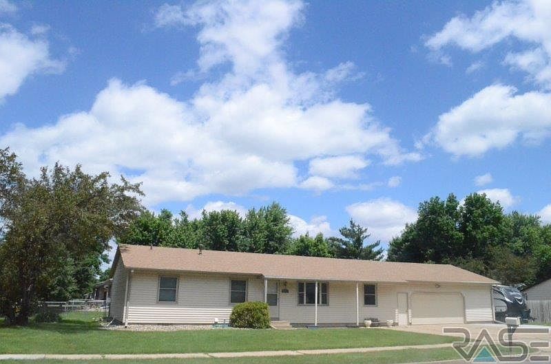 1st image of 5904 W Essex Dr
