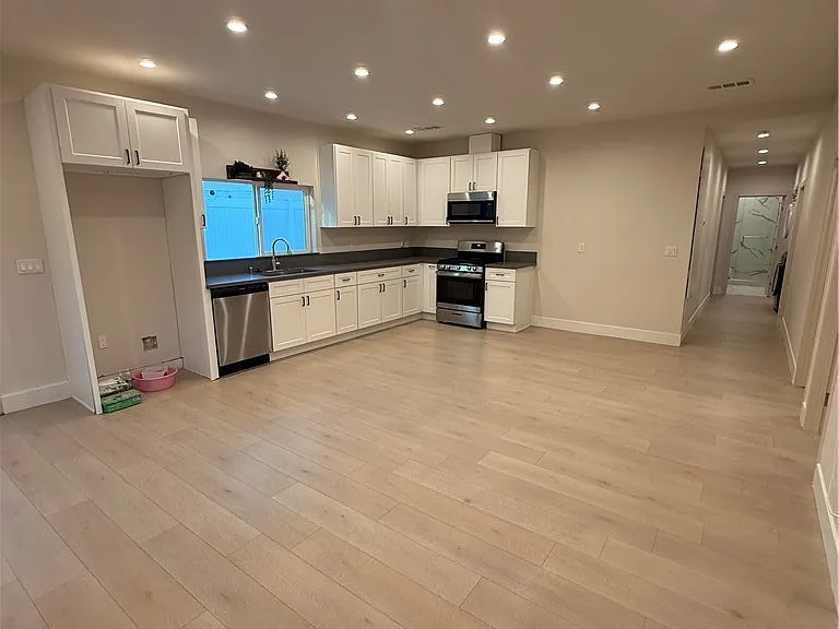 17642 Tribune St — Photo 2