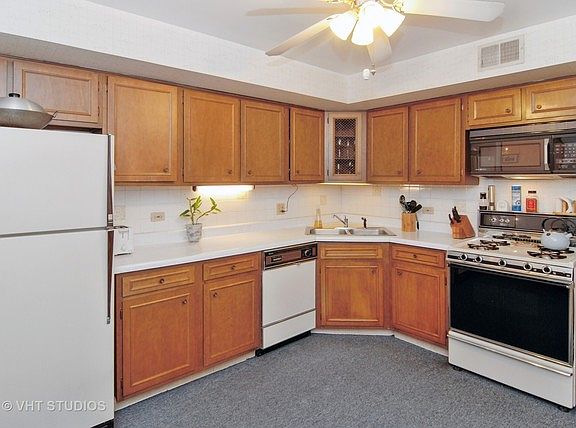 4th image of 251 Marengo Ave APT 6D