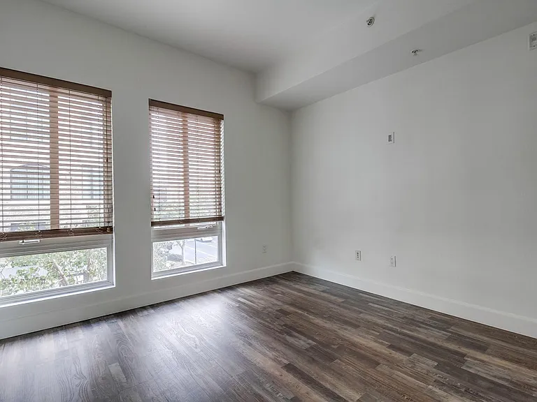 450 J St #3131 — Photo 25