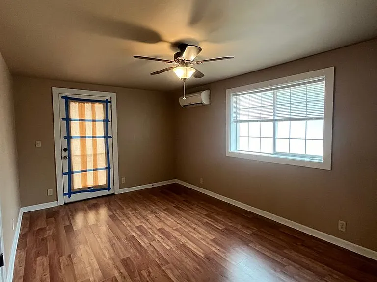 989 1/2 Laurelhurst Dr — Photo 11