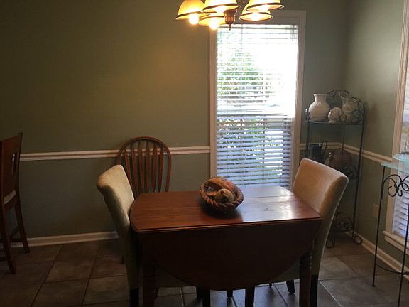 3rd image of 816 Maplewood Dr
