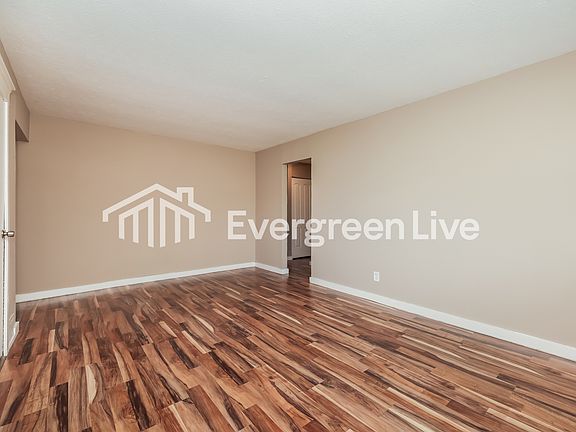 3rd image of 1226 Hemlock Dr