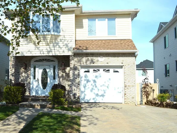 745 Maguire Ave, Staten Island, NY 10309