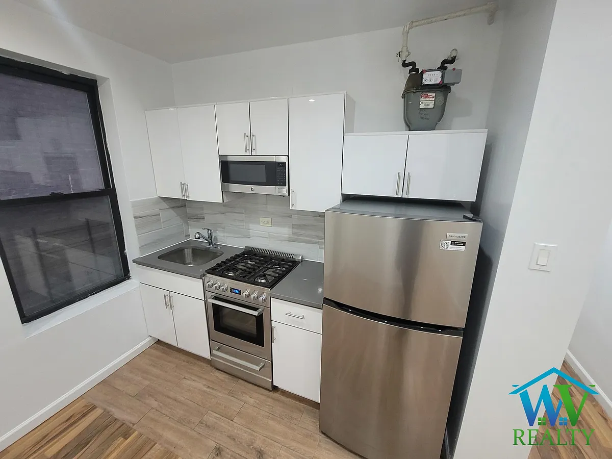 Building Photo - 2485 Elm Pl #2B