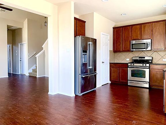 4th image of 245 Verano Dr