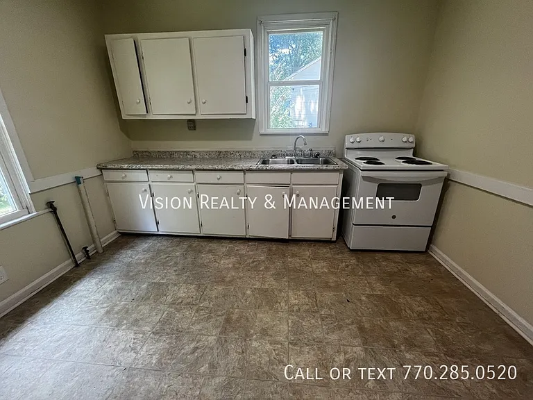 304 Broad St — Photo 7
